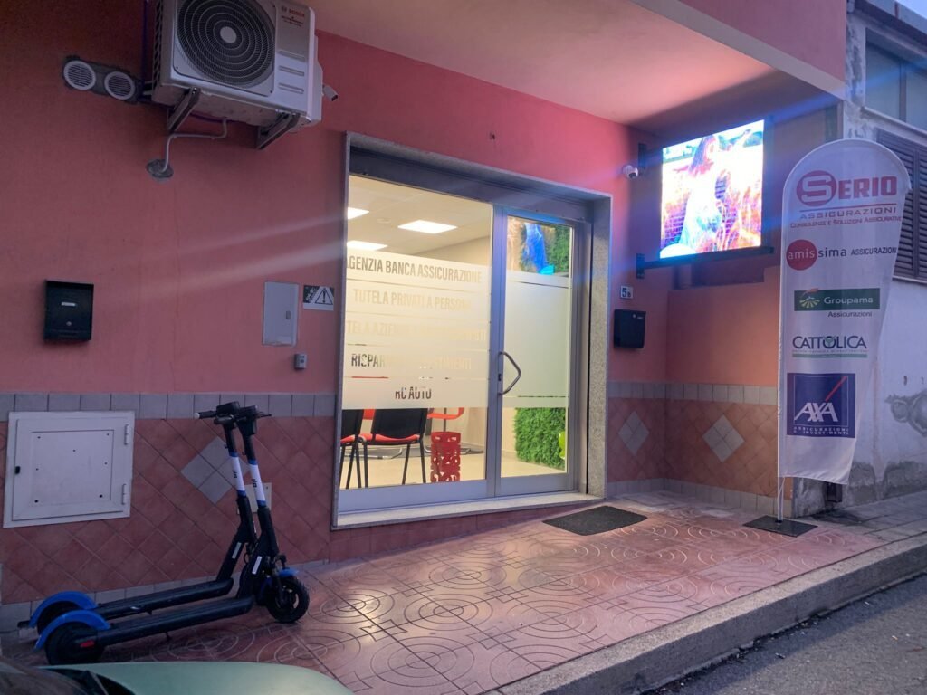 L'ingresso dell'agenzia SERIO Assicurazioni in Via Vallone Mariannazzo 5 a Reggio Calabria