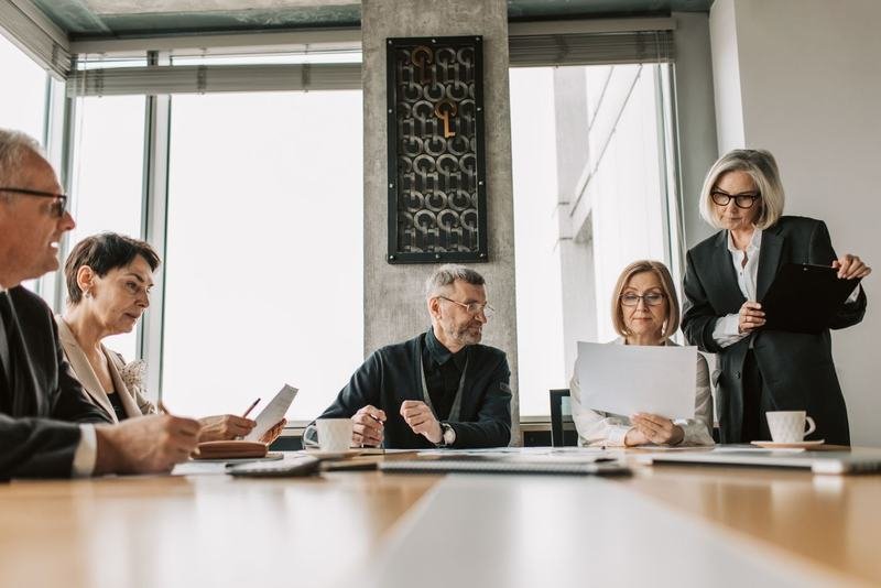 Riunione di lavoro in azienda: coperture per imprese e professionisti